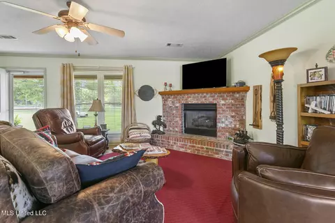 Living - 2381 Tank Rd, Terry, MS 39170 photo 2 of 5