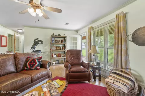Living - 2381 Tank Rd, Terry, MS 39170 photo 5 of 5