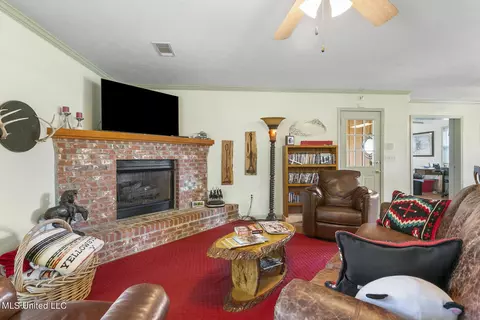 Living - 2381 Tank Rd, Terry, MS 39170 photo 4 of 5