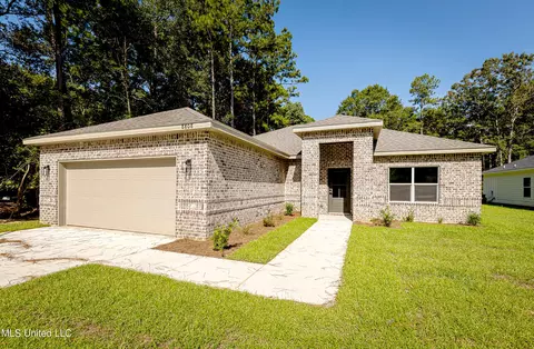 8808 Ferry Pt, Gautier, MS 39553