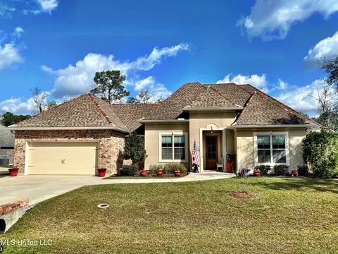 7442 Turnberry Dr, Diamondhead, MS 39525
