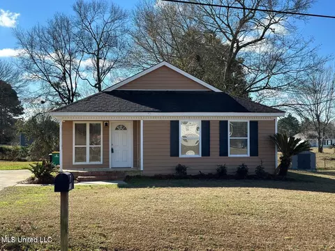 19143 N Clairmont St, Saucier, MS 39574