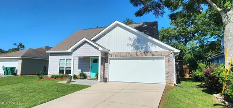 9752 Kaena St, Diamondhead, MS 39525