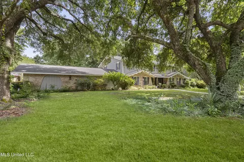 8116 Spanish Oak Dr, Gautier, MS 39553
