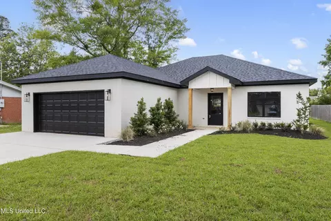 3513 N 8th St, Ocean Springs, MS 39564