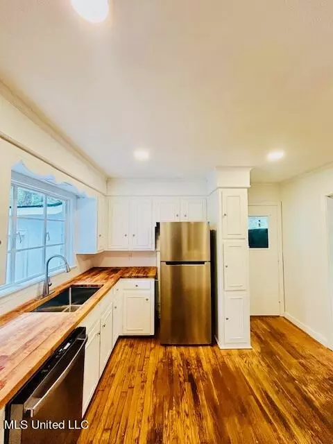 Kitchen - 5426 Hartsdale Dr, Jackson, MS 39211 photo 2 of 5