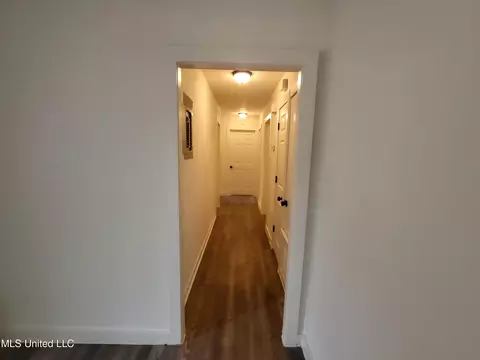 Entry Way - 1369 Canterbury Lane Ln, Jackson, MS 39212 photo 2 of 2