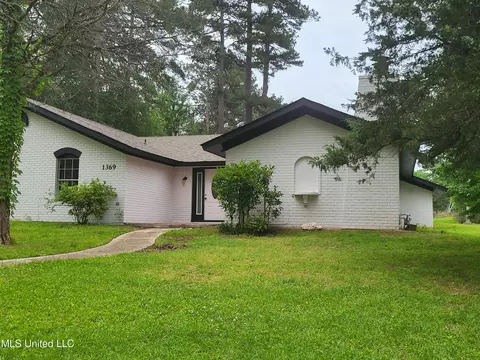 Exterior - 1369 Canterbury Lane Ln, Jackson, MS 39212 photo 2 of 4