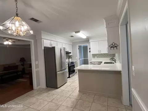Kitchen - 328 Mockingbird Lane Ln, Madison, MS 39110 photo 6 of 6