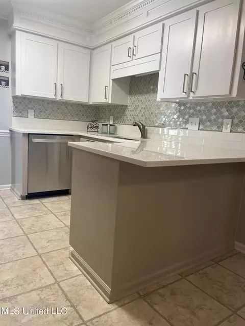 Kitchen - 328 Mockingbird Lane Ln, Madison, MS 39110 photo 4 of 6