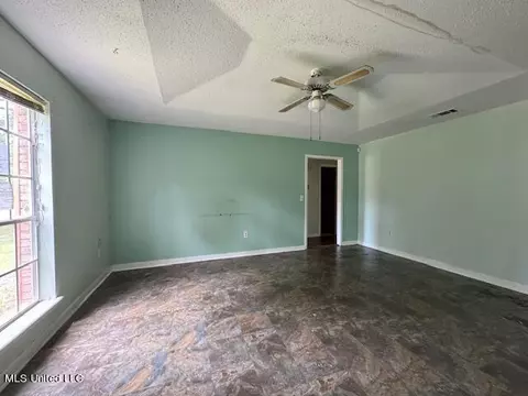 Living - 5318 Wynndyke Rd, Jackson, MS 39209 photo 3 of 3