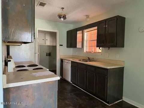Entry Way - 5318 Wynndyke Rd, Jackson, MS 39209 photo 1 of 1