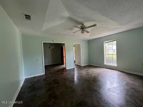 Living - 5318 Wynndyke Rd, Jackson, MS 39209 photo 1 of 3