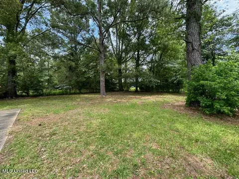 Exterior - 110 Magnolia Cir, Jackson, MS 39209 photo 2 of 2