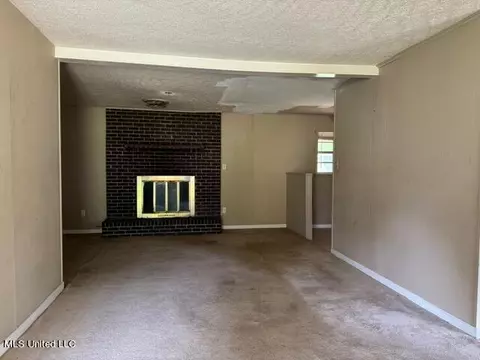 Living - 110 Magnolia Cir, Jackson, MS 39209 photo 4 of 5