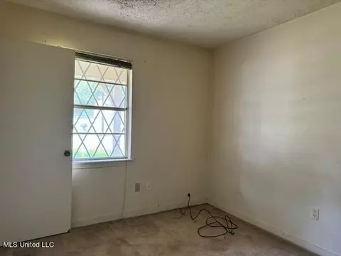 Bedroom - 110 Magnolia Cir, Jackson, MS 39209 photo 2 of 2