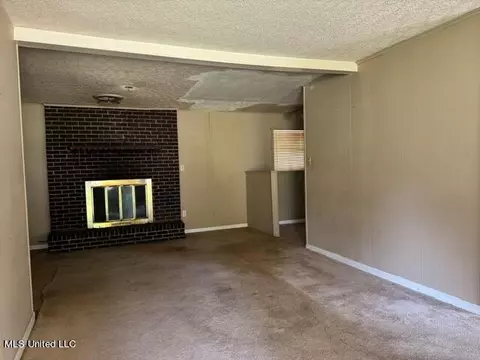 Living - 110 Magnolia Cir, Jackson, MS 39209 photo 2 of 5