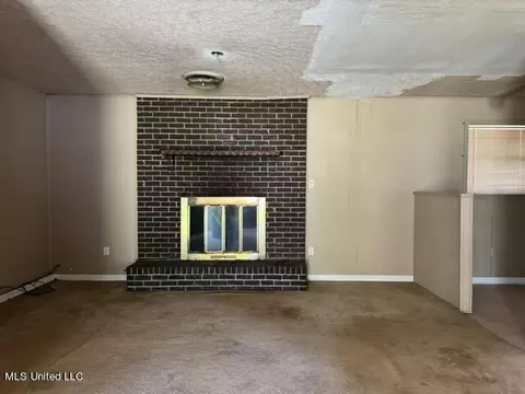 Living - 110 Magnolia Cir, Jackson, MS 39209 photo 3 of 5