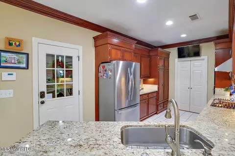 Kitchen - 1012 Northwind Ln, Brandon, MS 39047 photo 1 of 4