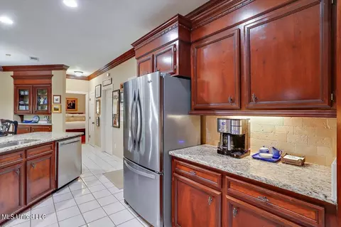 Kitchen - 1012 Northwind Ln, Brandon, MS 39047 photo 3 of 4