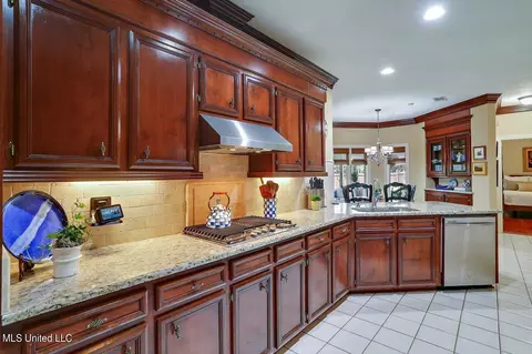 Kitchen - 1012 Northwind Ln, Brandon, MS 39047 photo 2 of 4
