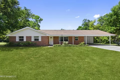 104 Timber Ln, Bay Saint Louis, MS 39520