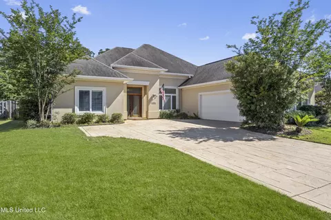 9324 Alcove Ln, Ocean Springs, MS 39564
