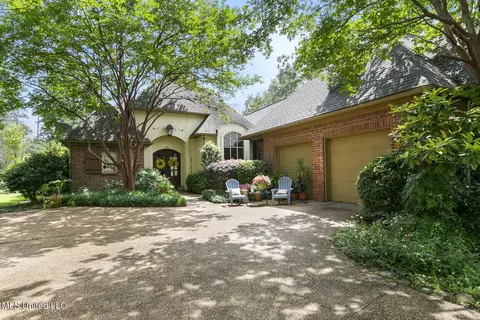 303 Belle Pointe Cir, Madison, MS 39110
