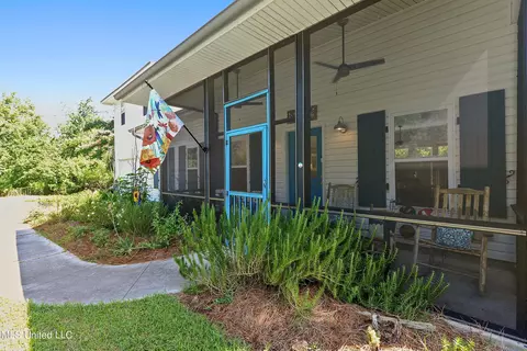 400 Turner St, Waveland, MS 39576