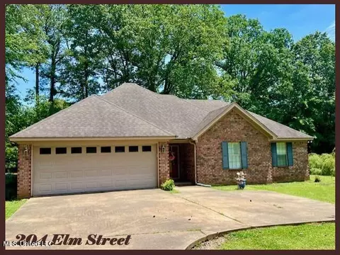204 Elm St, Batesville, MS 38606