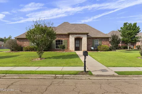 100 Bridge Hollow Ln, Canton, MS 39046