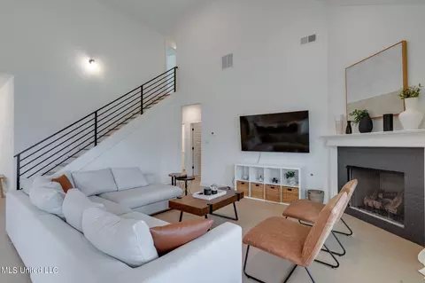 Living - 38 Ruskin, Hernando, MS 38632 photo 1 of 5
