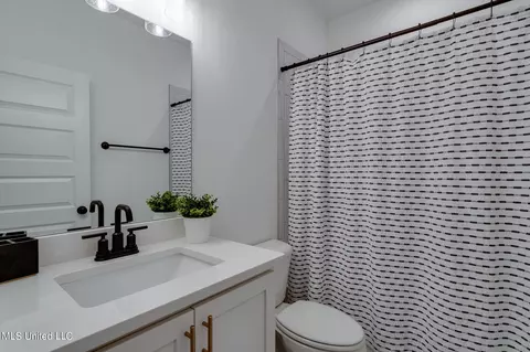Bath - 38 Ruskin, Hernando, MS 38632 photo 5 of 6