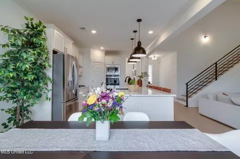 Dining - 38 Ruskin, Hernando, MS 38632 photo 2 of 2