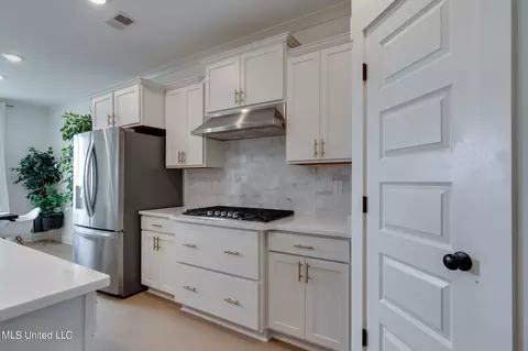 Kitchen - 38 Ruskin, Hernando, MS 38632 photo 6 of 7