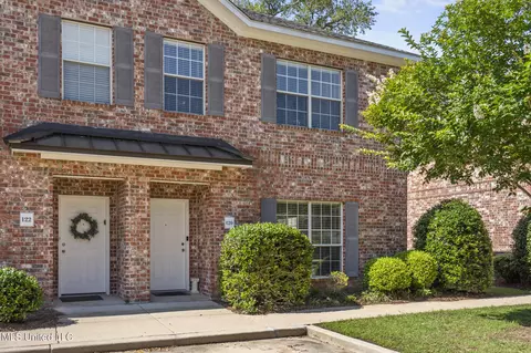 120 Armand Oaks, Ocean Springs, MS 39564