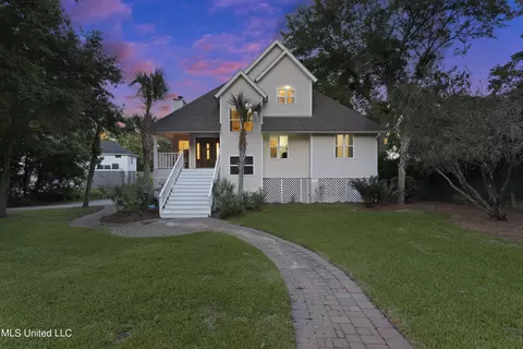 411 Wulff Dr, Ocean Springs, MS 39564