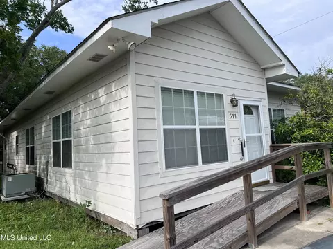 511 Henry Ave, Pascagoula, MS 39567