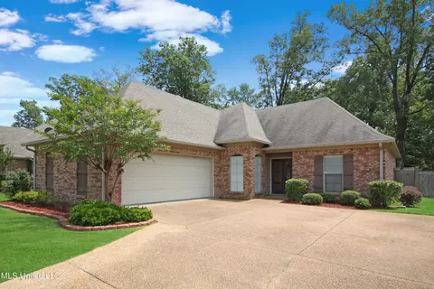 129 Rockbridge Cir, Clinton, MS 39056