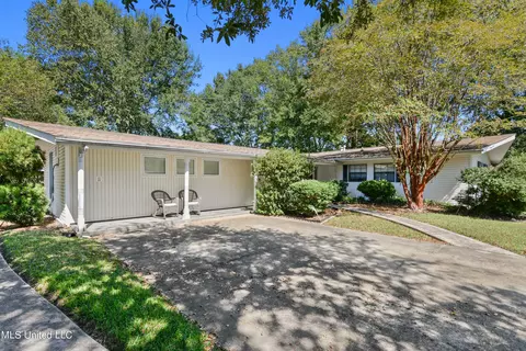 2707 Clairmont Ave, Pascagoula, MS 39567