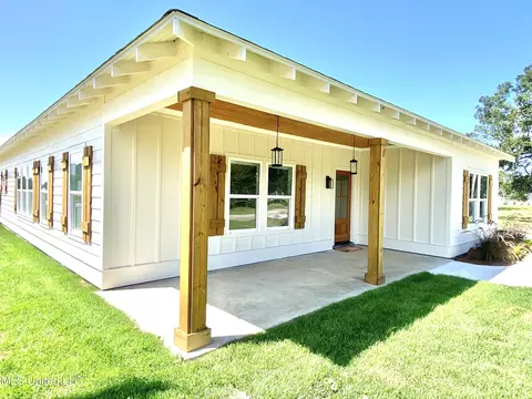 405 Magnolia St, Long Beach, MS 39560 photo 3