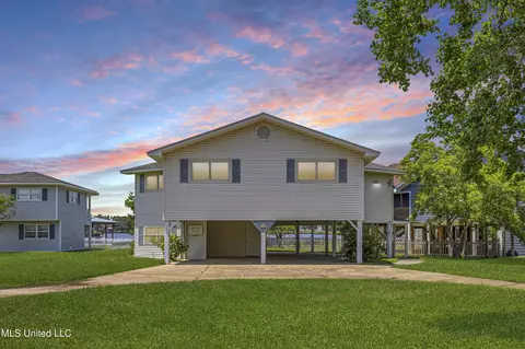1317 Beards Cove Dr, Gulfport, MS 39507