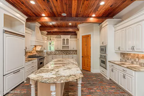 Kitchen - 123 Langdon Dr, Madison, MS 39110 photo 1 of 6