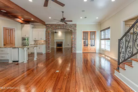 Living - 123 Langdon Dr, Madison, MS 39110 photo 10 of 15