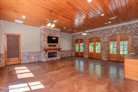 Living - 123 Langdon Dr, Madison, MS 39110 photo 11 of 15