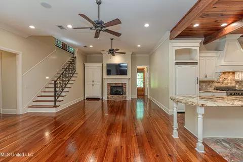 Living - 123 Langdon Dr, Madison, MS 39110 photo 3 of 15