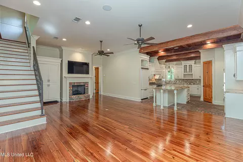 Living - 123 Langdon Dr, Madison, MS 39110 photo 2 of 15