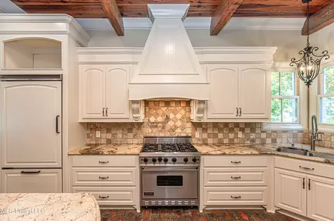 Kitchen - 123 Langdon Dr, Madison, MS 39110 photo 2 of 6