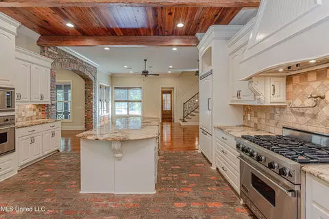 Kitchen - 123 Langdon Dr, Madison, MS 39110 photo 6 of 6