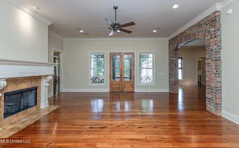 Living - 123 Langdon Dr, Madison, MS 39110 photo 6 of 15